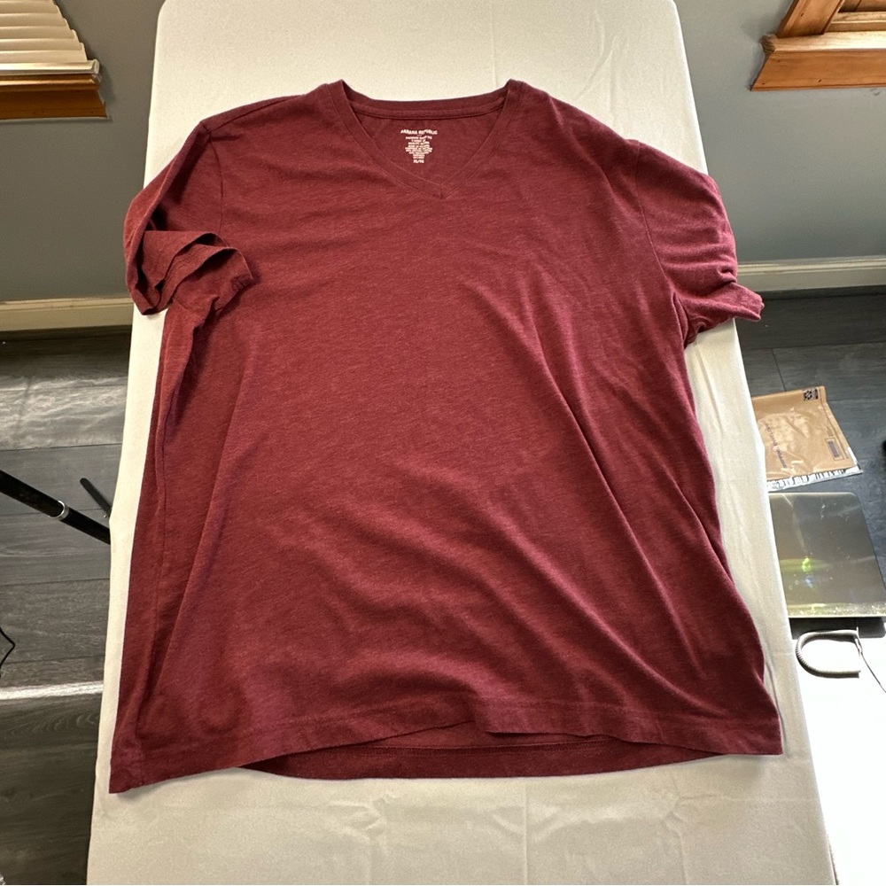 Banana Republic Men's Burgundy V-Neck Tee